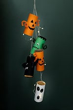 Halloween-Bastelideen mit Klorollen – Kinder basteln Monster, Bonbons und schaurige Laterne