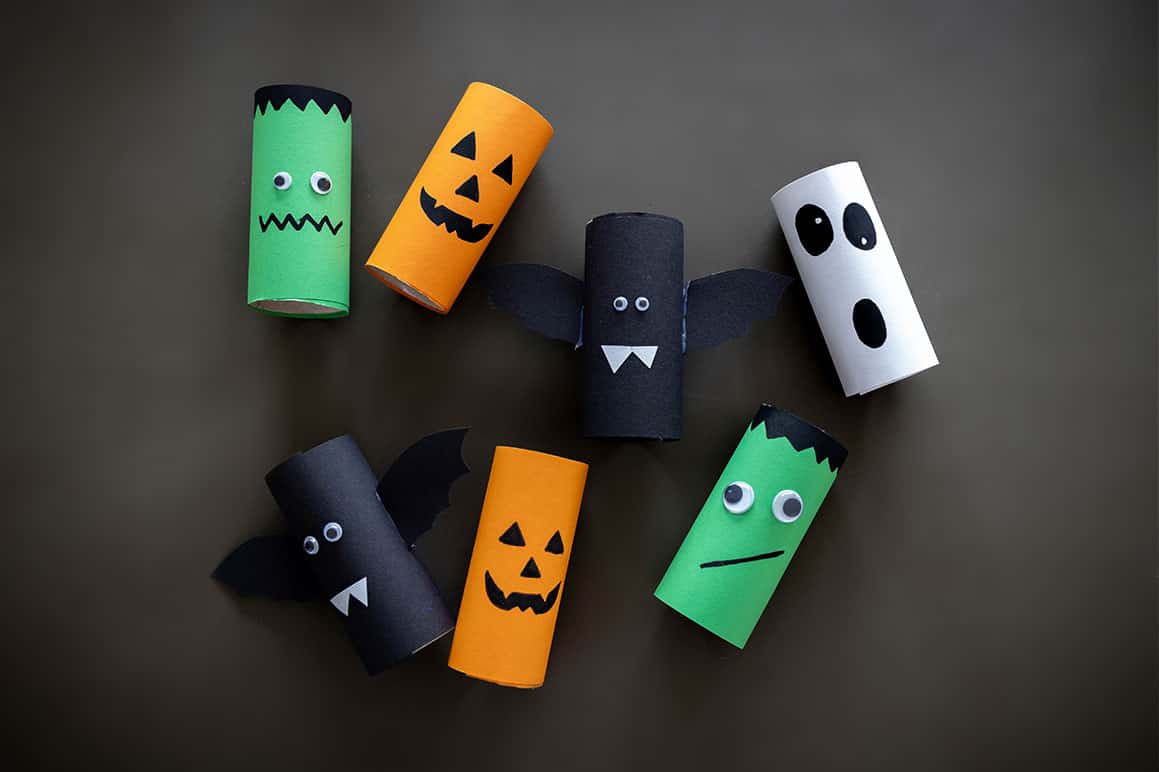 Halloween-Bastelideen mit Klorollen – Kinder basteln Monster, Bonbons und schaurige Laterne