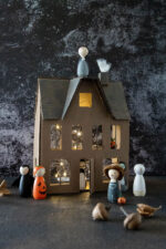Halloween Deko – Holzstabfiguren und Gespensterspuk-Haus
