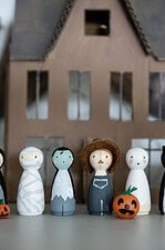 Halloween Deko – Holzstabfiguren und Gespensterspuk-Haus