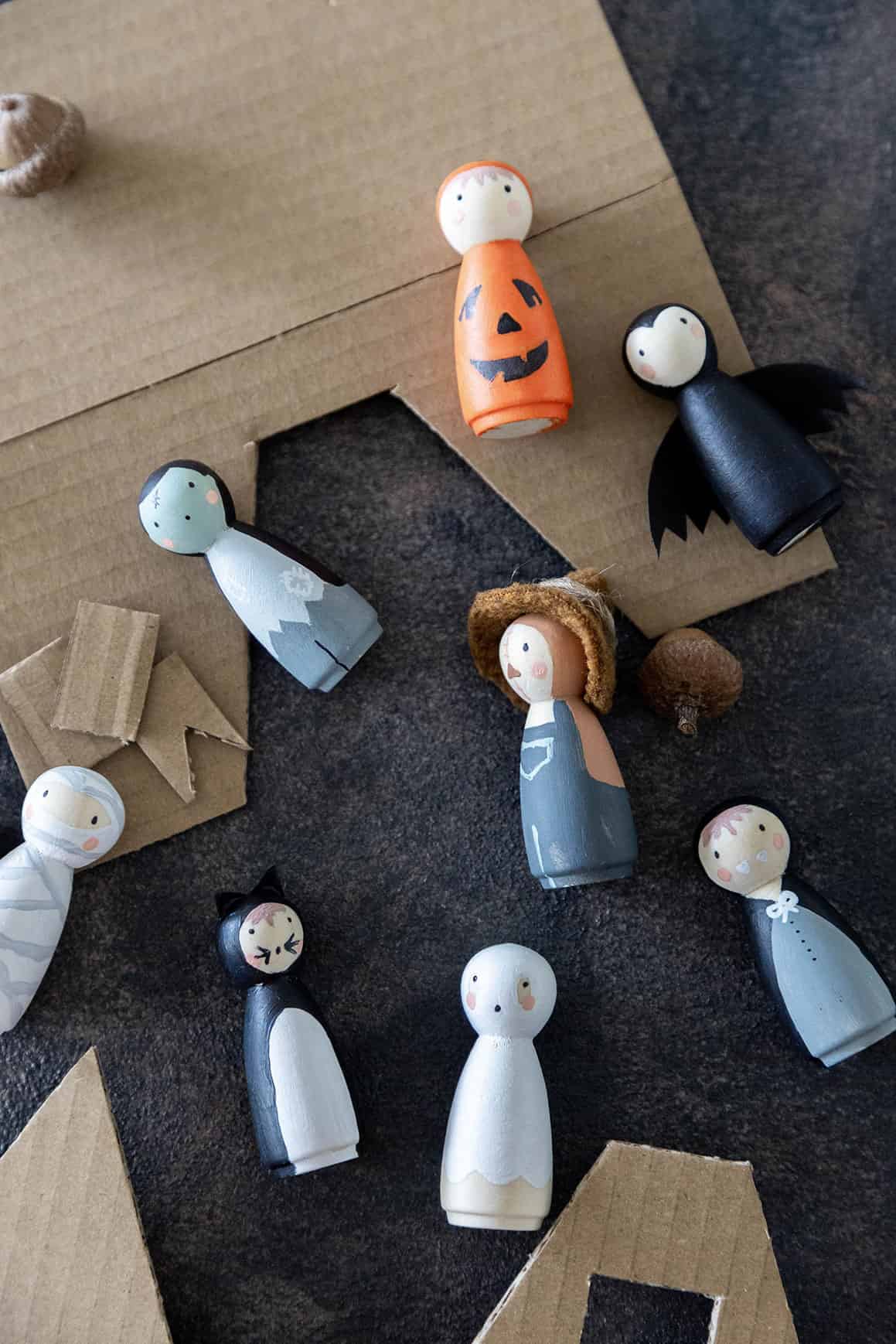 Halloween Deko – Holzstabfiguren und Gespensterspuk-Haus