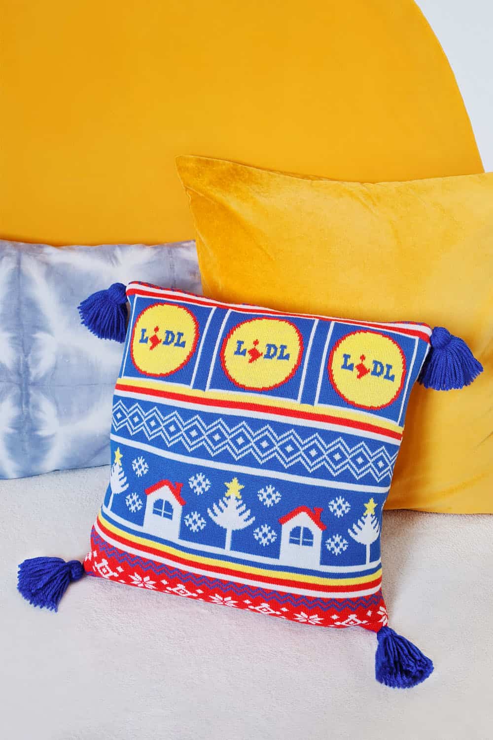 Kissen aus Pullover nähen / Weihnachtspulli-Upcycling
