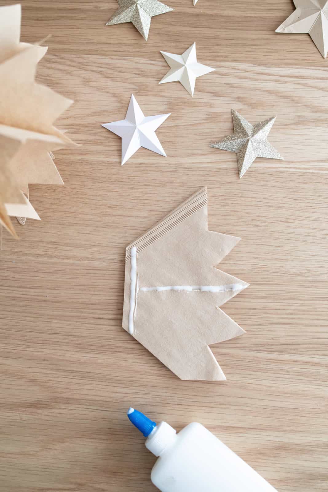 Stille Nacht – schnell gemacht: DIY Sterne aus Kaffeefiltern basteln