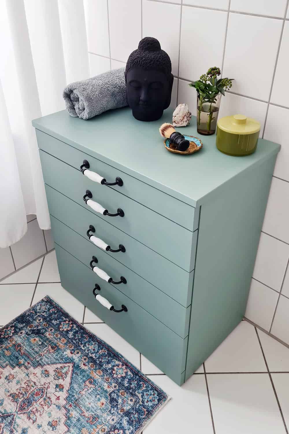 Kunststoffbeschichtete Möbel streichen / Upcycling mit Kreidefarbe