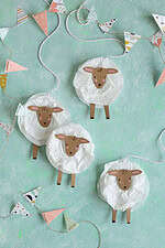 DIY-Idee für Ostern: Schafe aus Muffinförmchen