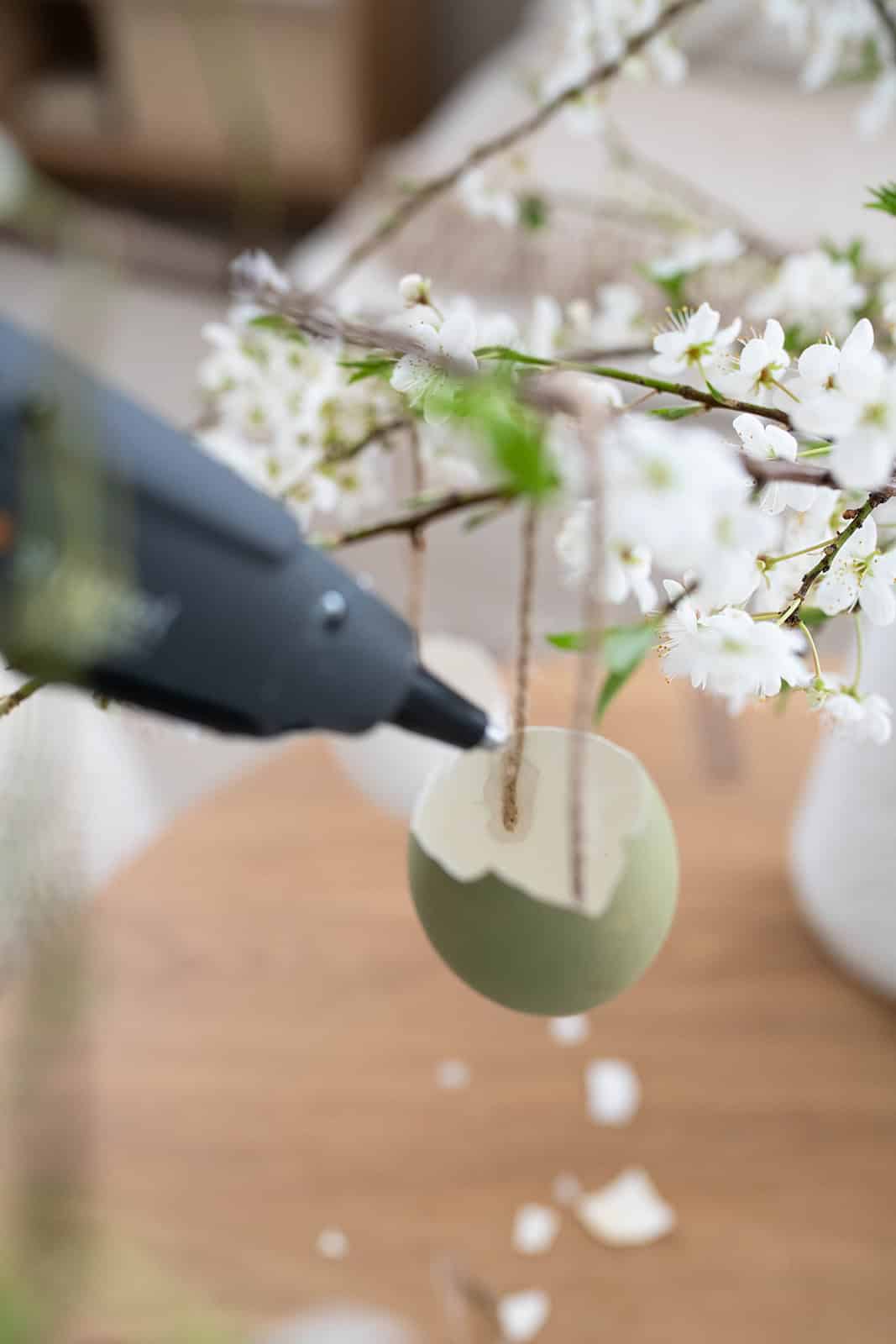 DIY Hängevasen aus Eierschalen