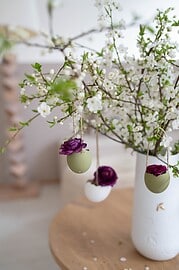 DIY Hängevasen aus Eierschalen