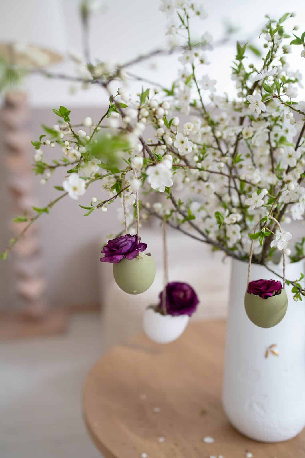 DIY Hängevasen aus Eierschalen