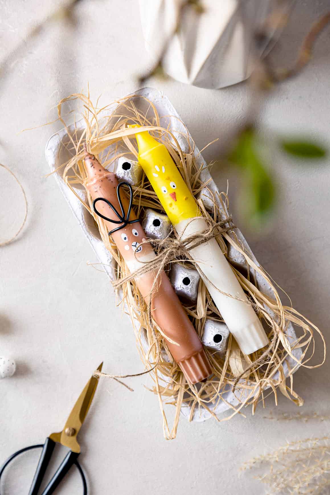 Kerzen färben als Ostergeschenk: Hasen und Küken Kerzen basteln