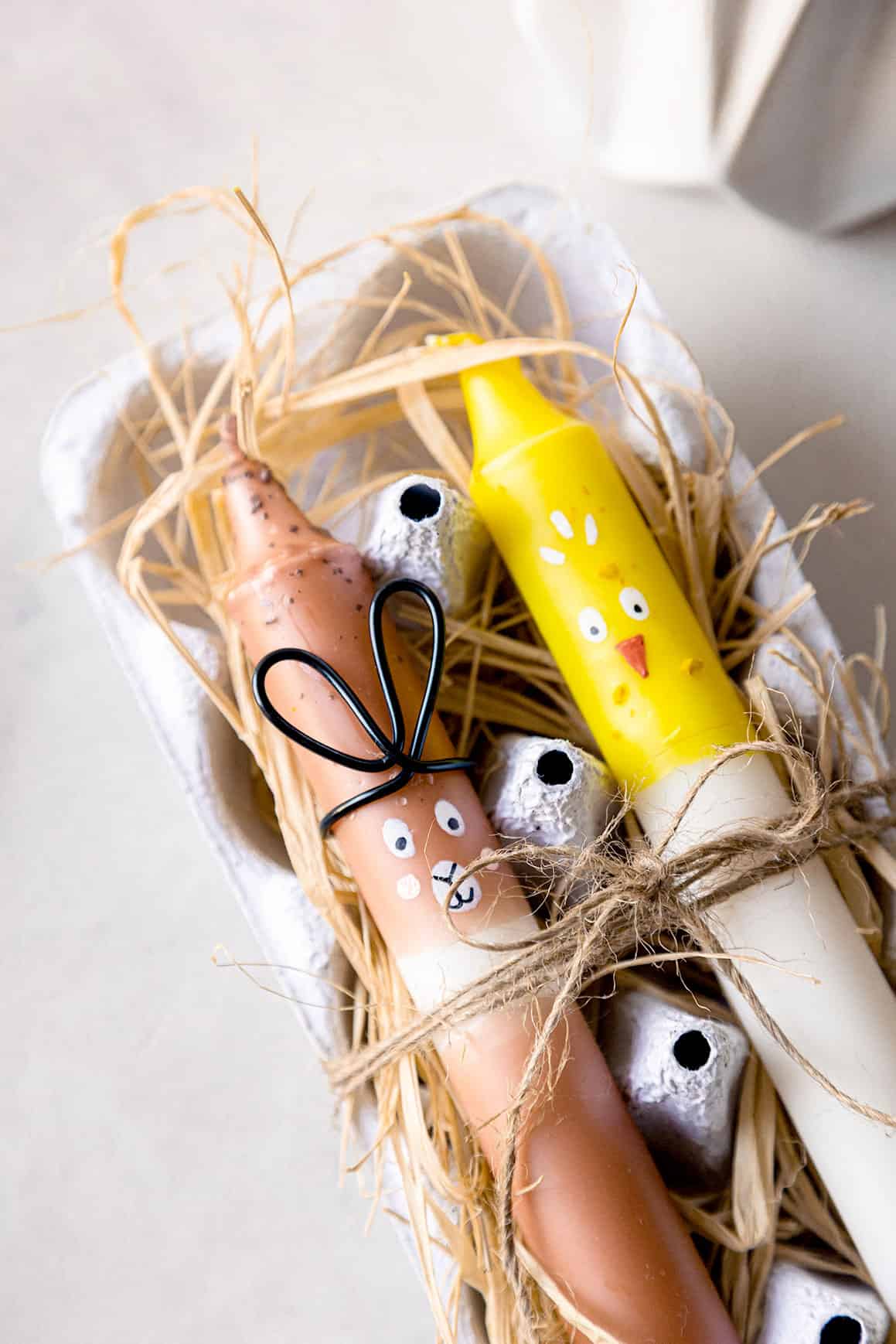 Kerzen färben als Ostergeschenk: Hasen und Küken Kerzen basteln