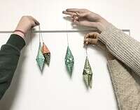 Weihnachtliche Druckwerkstatt – 3D-Ornamente mit Stempeldruck