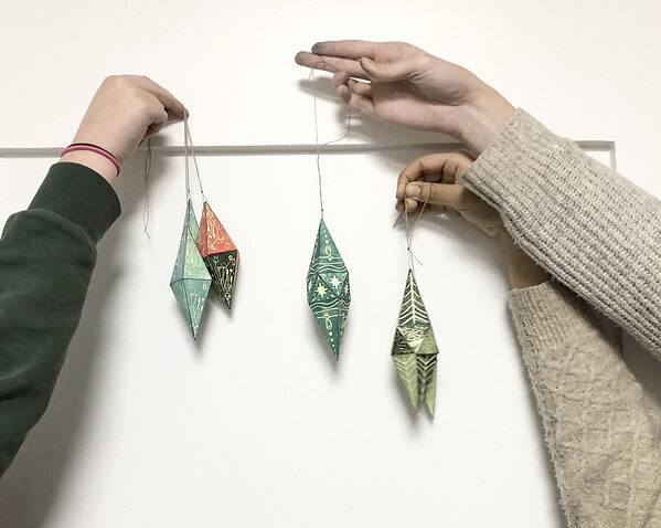 Weihnachtliche Druckwerkstatt – 3D-Ornamente mit Stempeldruck