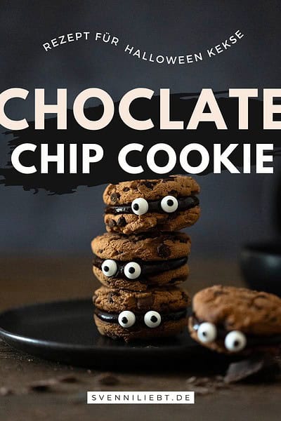 Schokoladenkekse mit Augen, Halloween-Kekse, kreative Süßigkeiten, handgemachte Halloween-Leckereien, Kekse mit lustigem Dekor, Backideen, Halloween-Snacks, süße Halloween-Desserts, handgefertigte Kekse, kreative Backkunst.