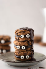 Chocolate Chip Cookies mit Füllung – einfache Halloween-Kekse ohne Ausstecher