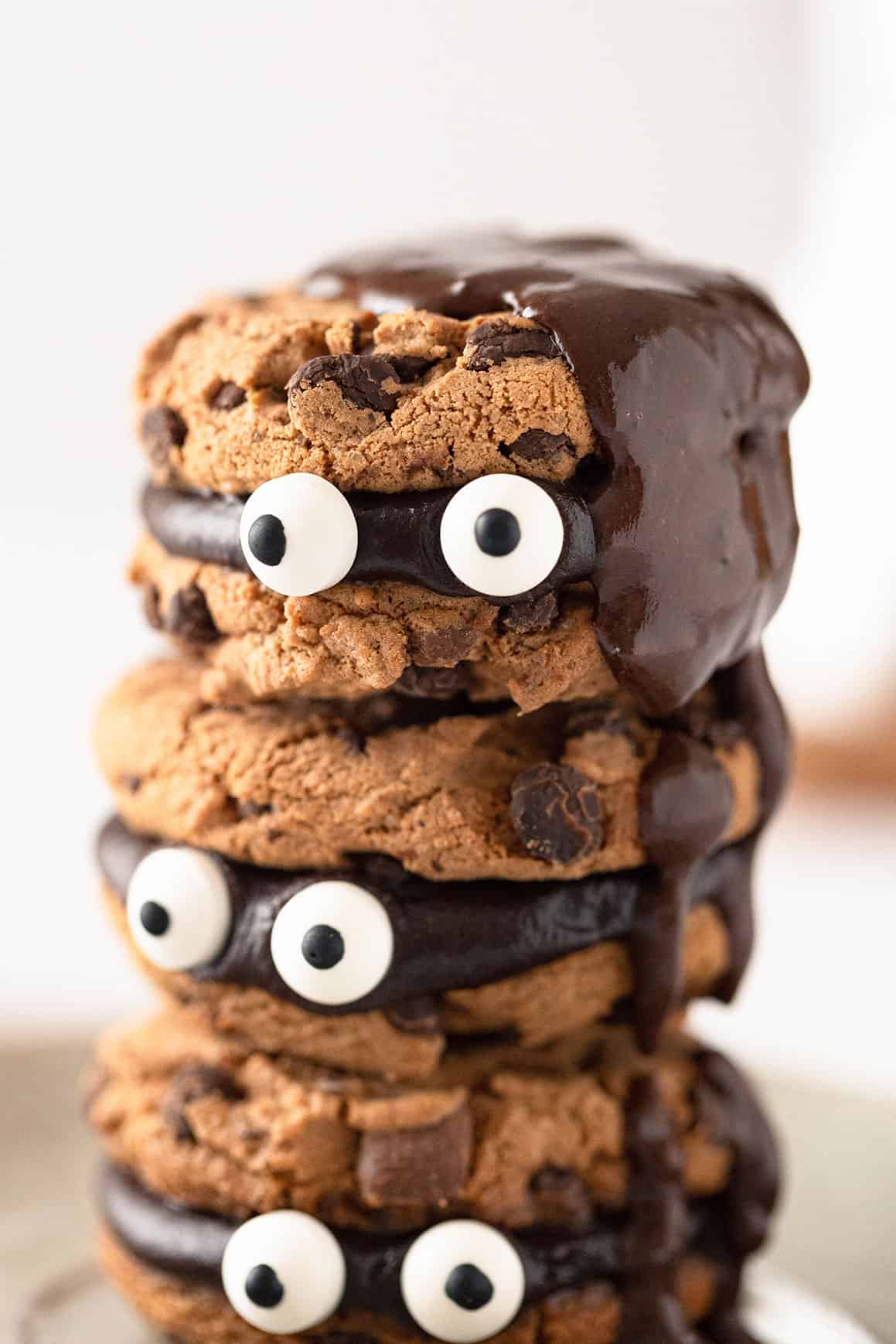 Chocolate Chip Cookies mit Füllung – einfache Halloween-Kekse ohne Ausstecher