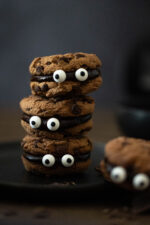 Chocolate Chip Cookies mit Füllung – einfache Halloween-Kekse ohne Ausstecher