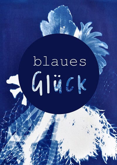 Blaue Farbgestaltung, kreatives Design, handgemachte Kultur, Kunst, Inspiration, dekoratives Element, nachhaltige Projekte, DIY, künstlerische Inspiration.