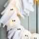 Halloween-Deko basteln – Spooky Türkranz mit Gespenstern