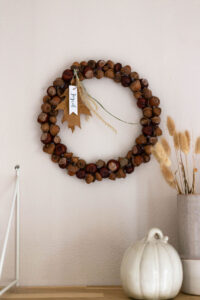 Mit Kastanien basteln: Bastelidee für einen einfachen Herbstkranz