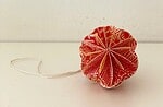 Meditatives Origami: Blütenkugeln aus Papier
