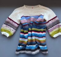 Gehäkelter Pullover aus Wollresten