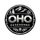 Logo von OHO Geschenke mit Berg, Tannenbäumen, Geschenk und Blume, ideal für handgemachte Geschenkartikel und kreative Produkte.