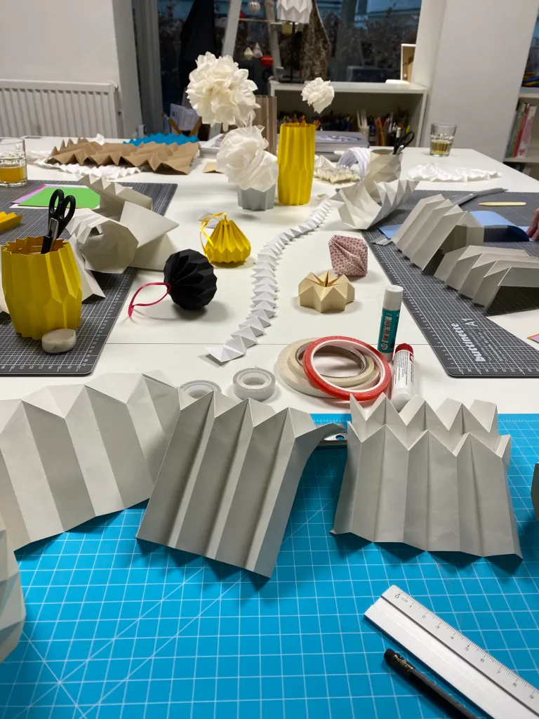 Falttechniken: Experimentieren mit Papier