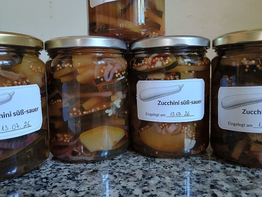 Zucchini süß-sauer einlegen – Rezept + DIY Etiketten