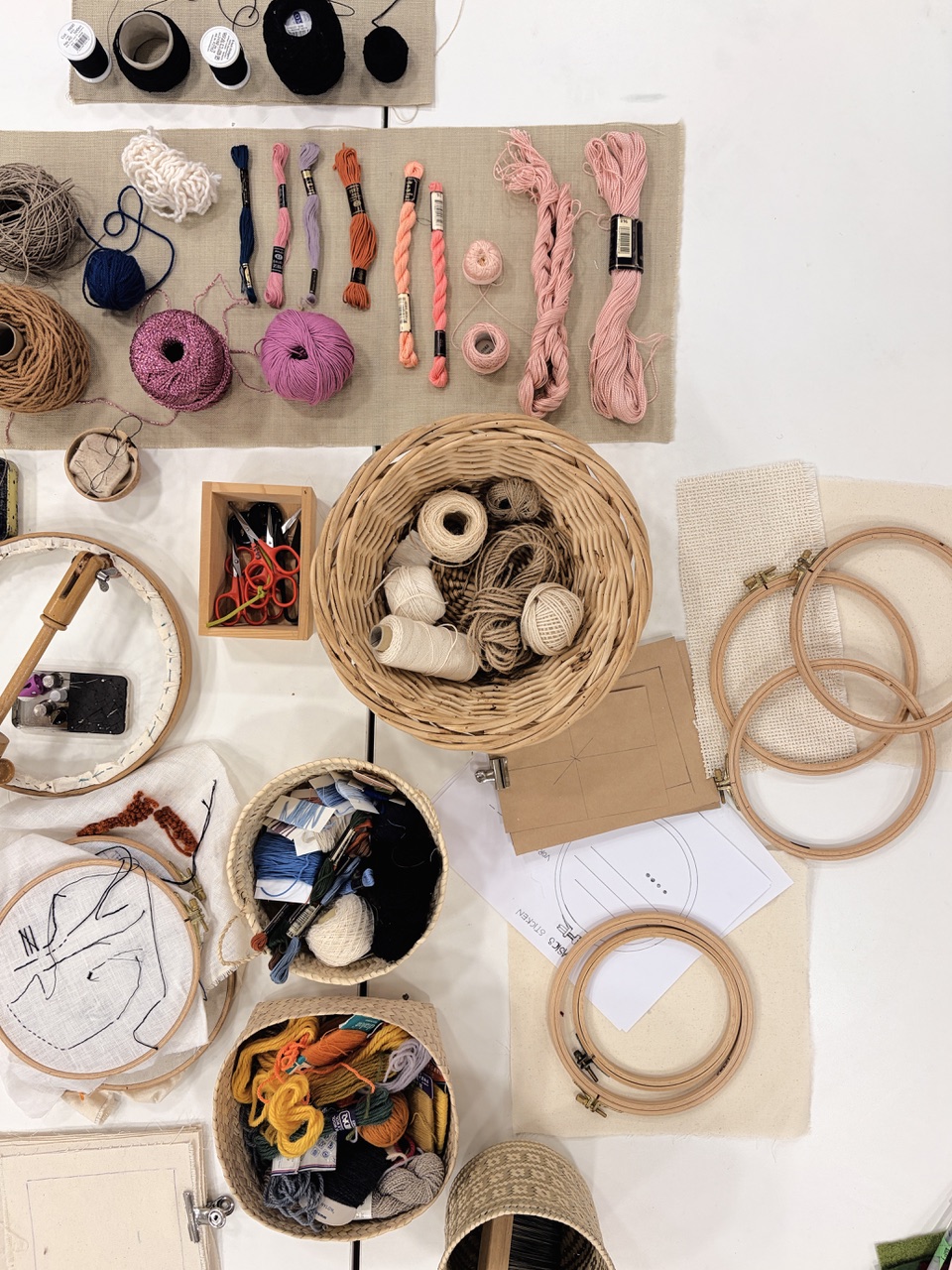 Workshop experimentelles Sticken mit Claudia A. Cruz im Haus im Schluh