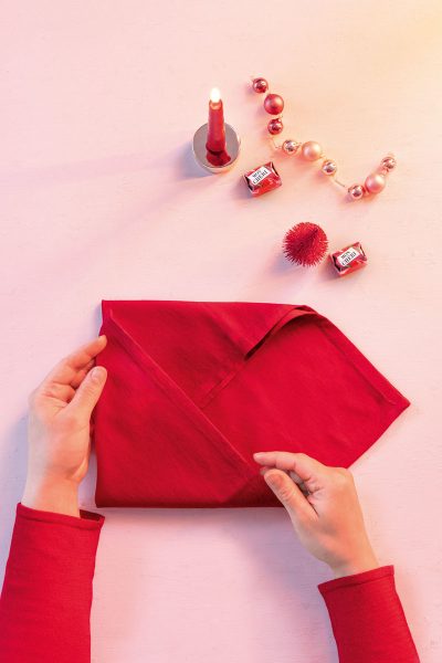 Serviette zum Herz falten, Schritt 1
