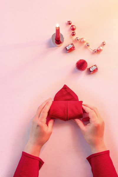 Serviette zum Herz falten, Schritt 4
