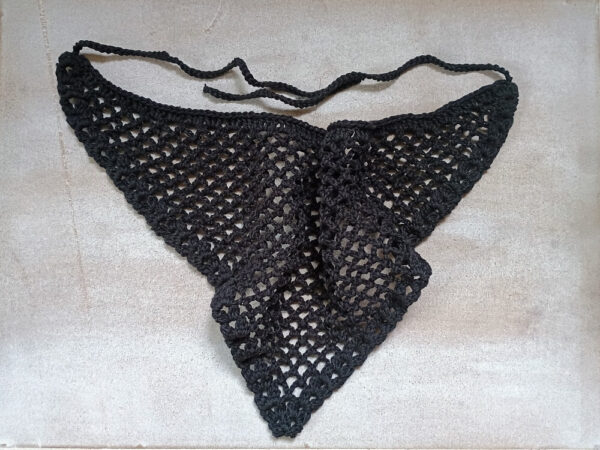 bandana-im-boho-stil-haekelanleitung-fuer-ein-dreieckstuch-mit-netzmuster