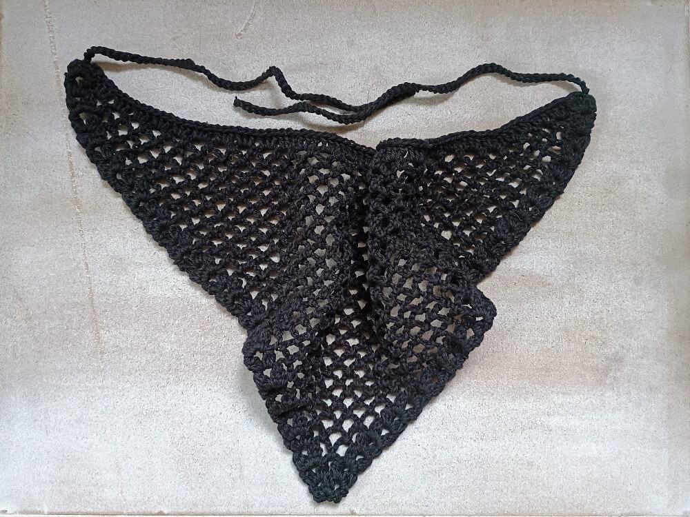 Bandana im Boho-Stil – Häkelanleitung für ein Dreieckstuch mit Netzmuster