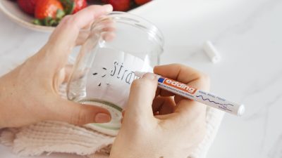 Weihnachtliche Geschenkidee – Glas vorbereiten und Schrift übertragen