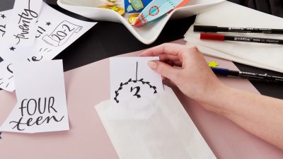 Einfache Adventskalender-Idee – Vorlage in die Tüte legen