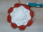 Granny Square mit Kürbissen – Häkelanleitung für eine herbstliche Deko