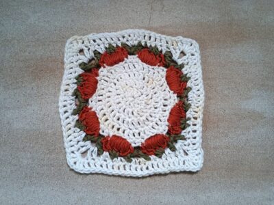 Granny Square mit Kürbissen - Häkelanleitung für eine herbstliche Deko