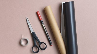 Geschenkpapier selbst gestalten – Materialien bereitlegen