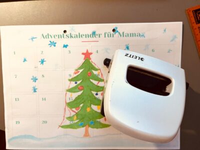 basteln-mit-kindern-ein-selbst-gemachter-adventskalender-aus-papier