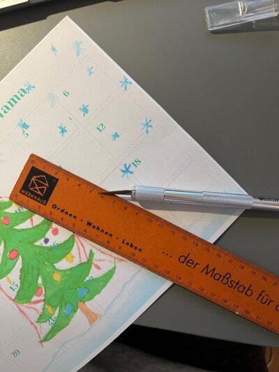 basteln-mit-kindern-ein-selbst-gemachter-adventskalender-aus-papier